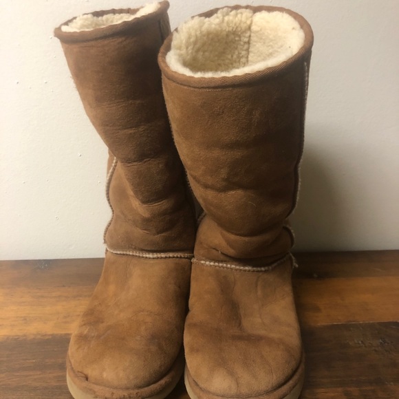 UGG Classic Tall Boot - Picture 2 of 4